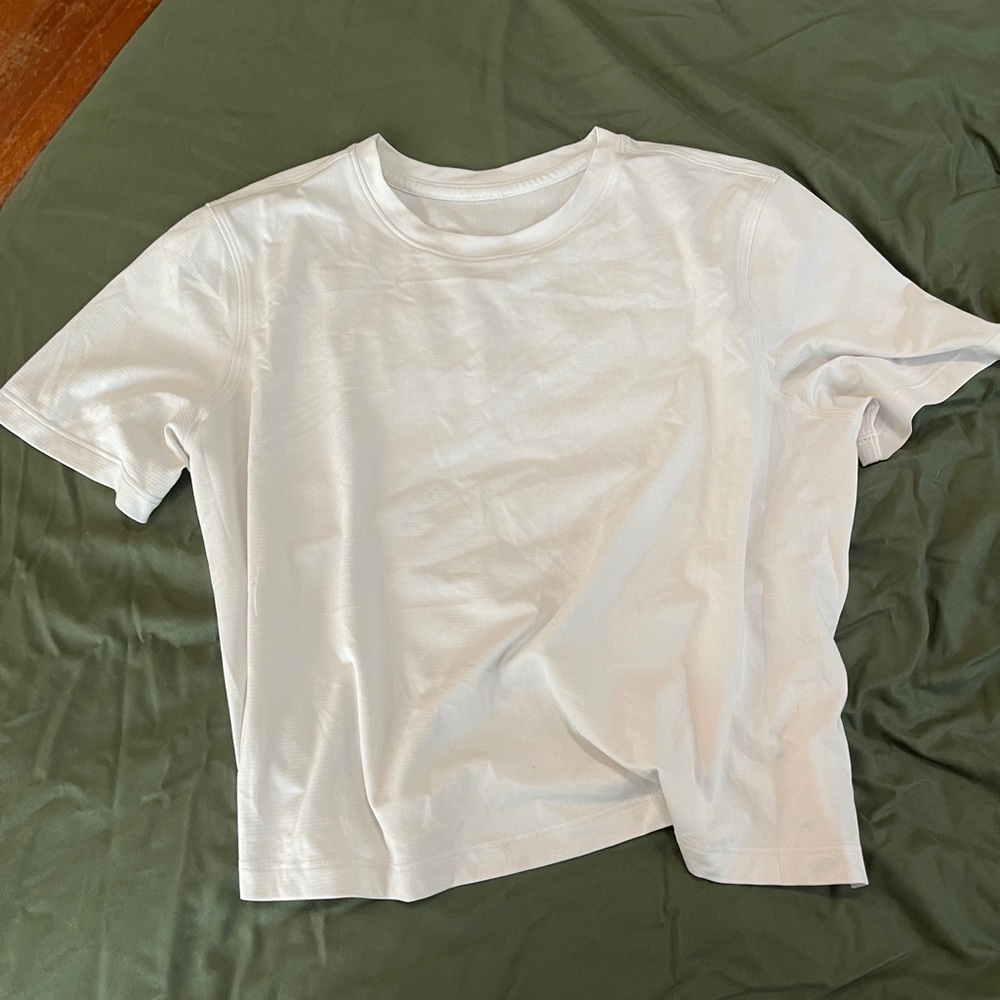 Lululemon Ultralight Waist-Length T shirt, Size 6 in White